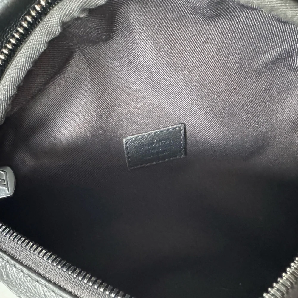 Louis Vuitton Black Monogram Discovery Belt Bag - Picture 6 of 10